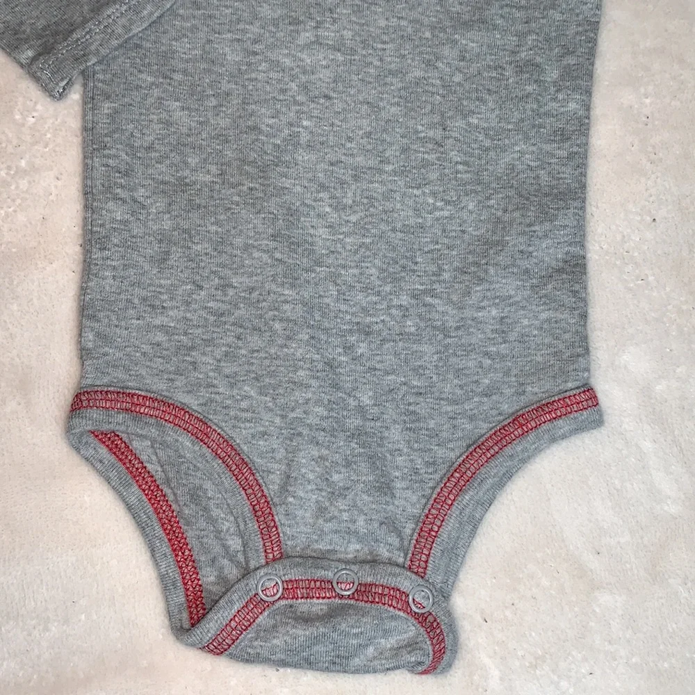 🎅🏼Carter’s Gray Dear Santa Onesie 12 mos. EUC